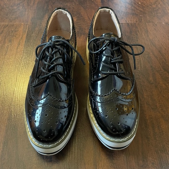 Glossy Platform Oxford Shoes - DONATING 5/14 - Picture 1 of 6